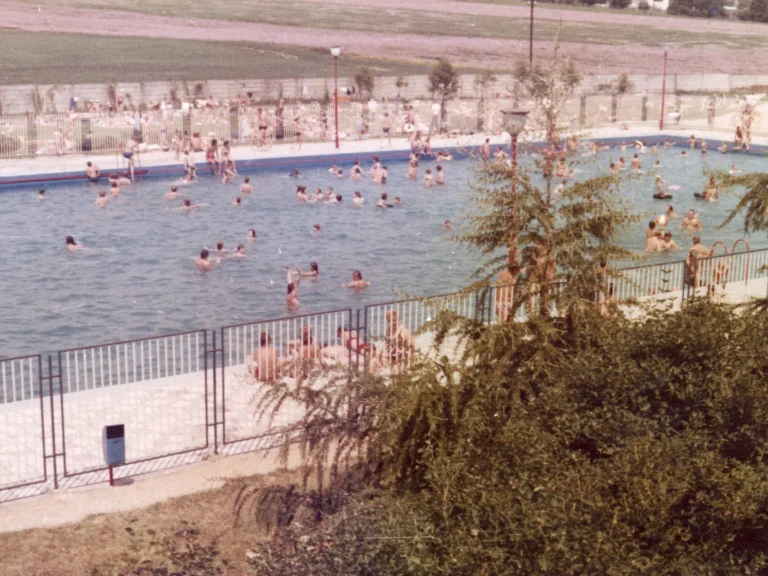 Historická fotografie koupaliště Rosice