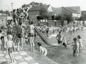 Legendární červená skluzavka (koupaliště Rosice)